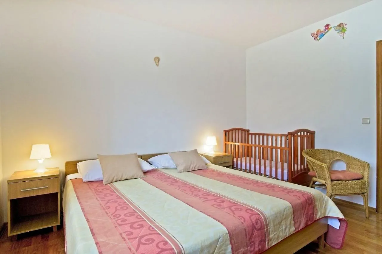 Apartment Chiara Martinscica  Martinšćica