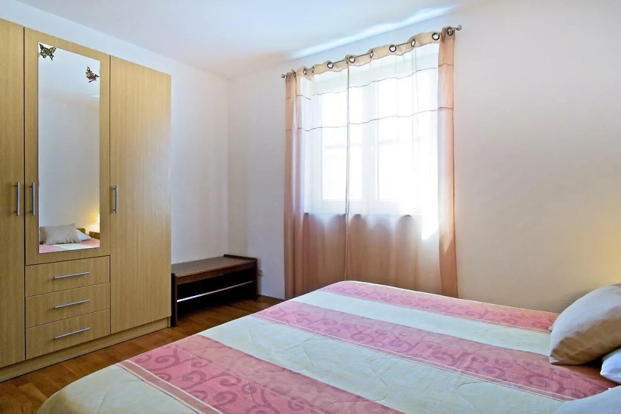 Apartment Chiara Martinscica 0*, Martinšćica